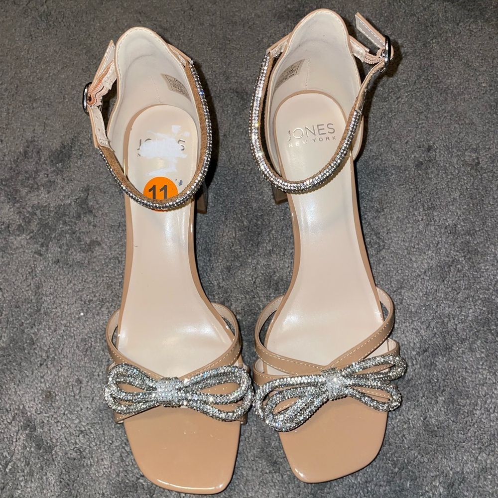 NOWT Jones New York Nude Block Heels Silver Rhinestone Bow Size 11